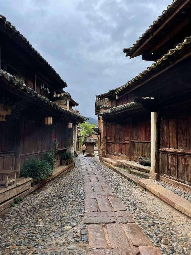 逃离违建房屋